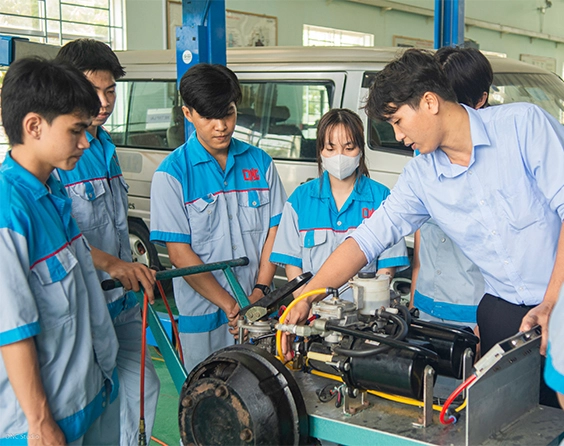 Nhóm ngành Kỹ thuật công nghệ DNC